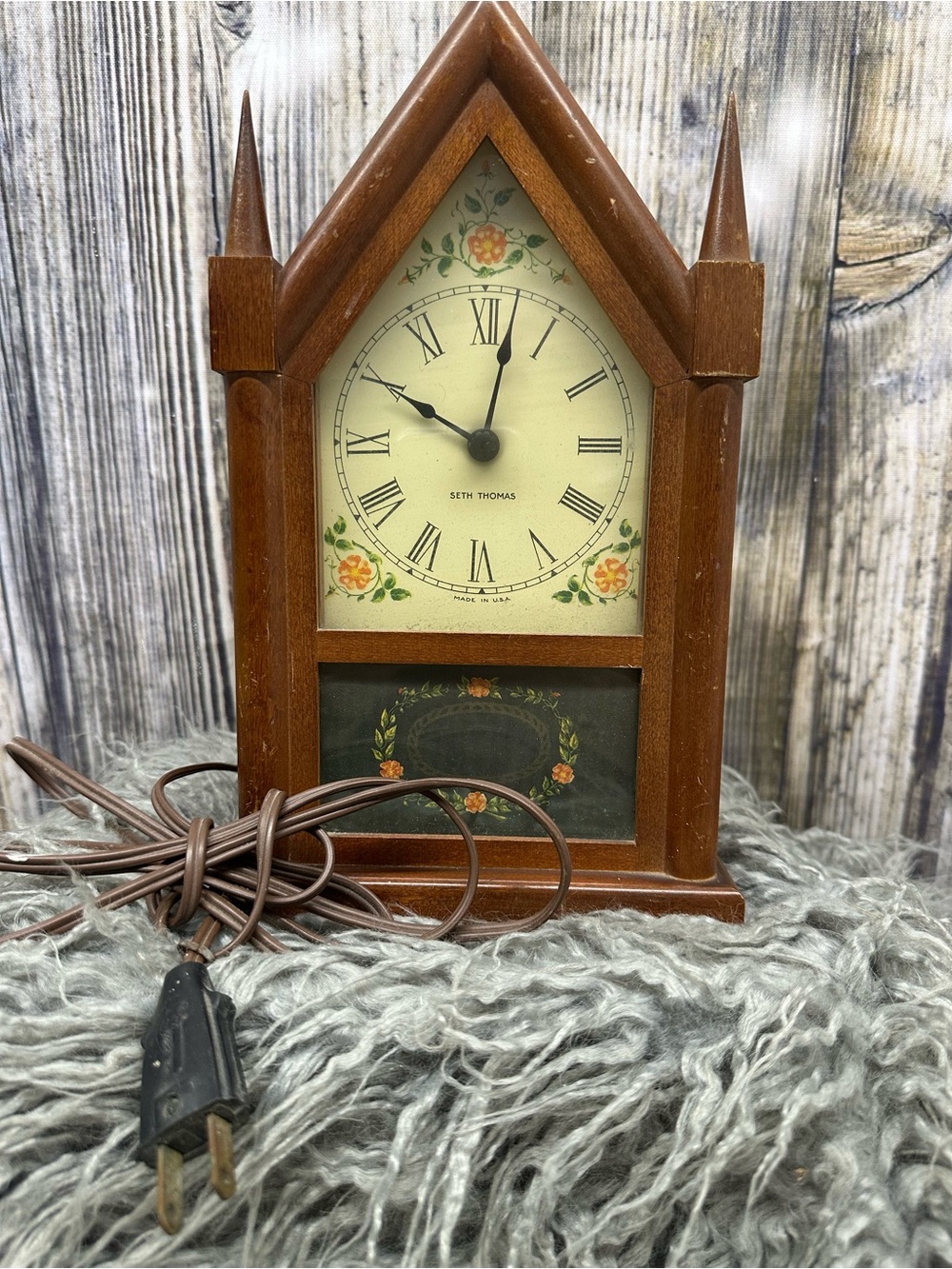 Vintage Seth Thomas Clocks SHARON-ECHO
MODEL NO. E 024-000 WORKS!!